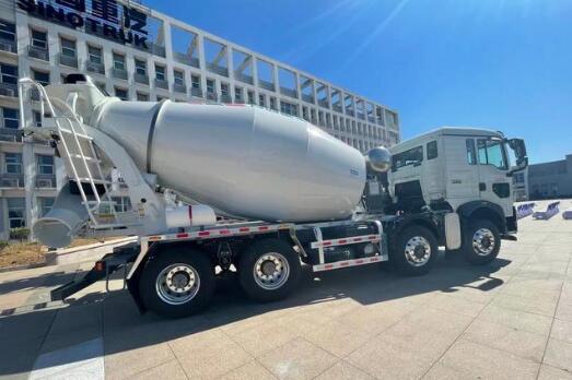 邁向精控直驅(qū)時代 青島重工首創(chuàng)輕量化智聯(lián)攪拌車