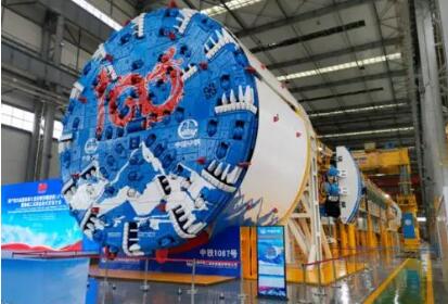 國產(chǎn)首臺高原高寒大直徑硬巖掘進(jìn)機(jī)在鄭州下線