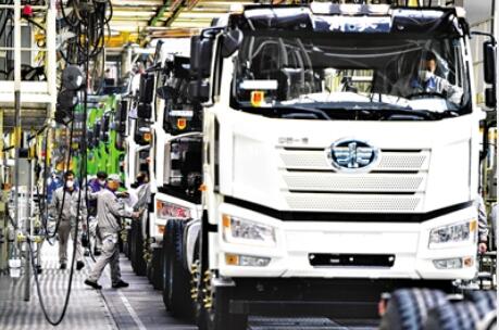 中國汽車產(chǎn)業(yè)集群觸發(fā)“鏈?zhǔn)叫?yīng)”競爭力