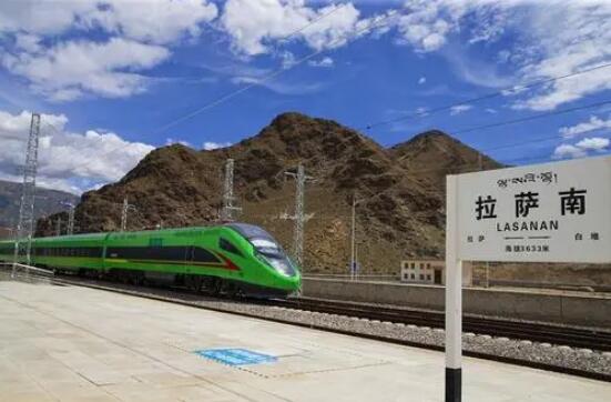 “復(fù)興號(hào)”開上“世界屋脊” 拉林鐵路全線4G信號(hào)滿格