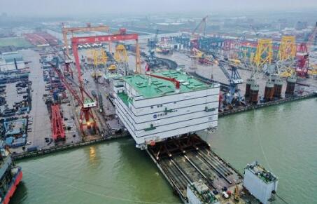 振華重工建造的世界最大、亞洲首座海上換流站發(fā)運