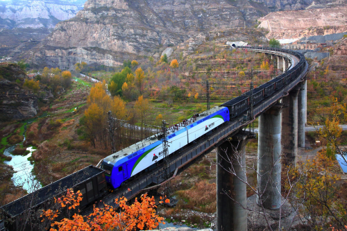 開(kāi)行5000列！中鐵一局新運(yùn)公司兩萬(wàn)噸重載列車開(kāi)行邁入新里程