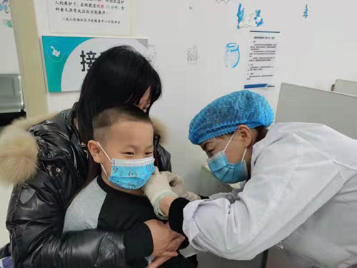 黑龍江北大荒農(nóng)墾集團(tuán)二龍山農(nóng)場(chǎng)有限公司開展3-11歲新冠疫苗接種工作
