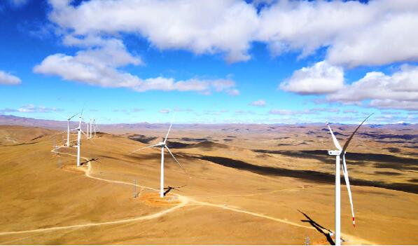 中國(guó)電建設(shè)計(jì)建設(shè)的世界海拔最高風(fēng)電項(xiàng)目并網(wǎng)發(fā)電