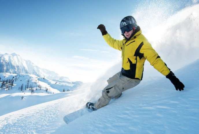 海濱少年感受冰雪競技體育獨特魅力