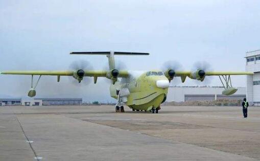 大型水陸兩棲飛機(jī)AG600-1003架機(jī)成功試車(chē)