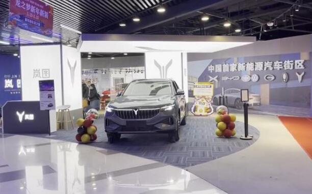 新能源車“開進”商場 新消費業(yè)態(tài)悄然催生？