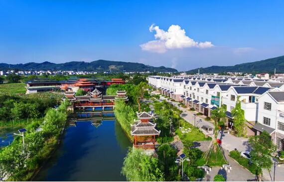 長廊串聯、綠植遍布、無障礙出行——深入推進以人為核心的新型城鎮(zhèn)化