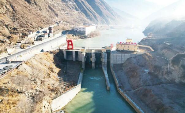 國內首例梯級水光蓄互補聯合電站并網發(fā)電