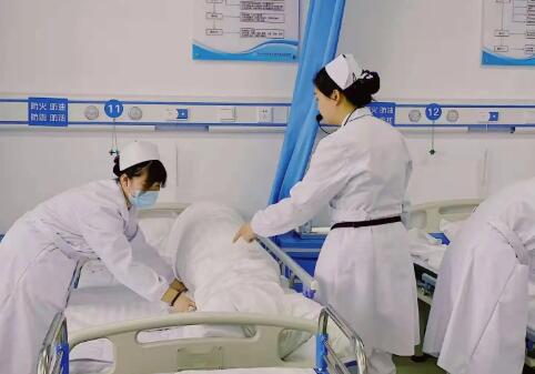 我國護(hù)士隊(duì)伍人數(shù)超500萬，護(hù)理事業(yè)發(fā)展量效同升