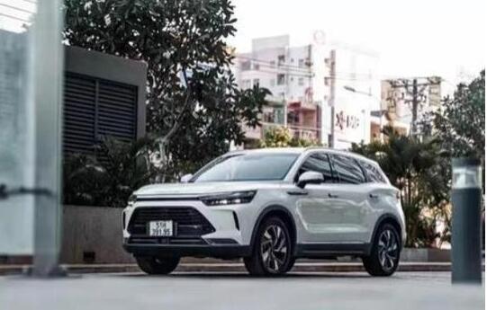 北汽集團(tuán)深耕海外市場(chǎng) 自主品牌“出?！庇涗洸粩啾凰⑿?></a></div><!-- img end -->	<div   id=