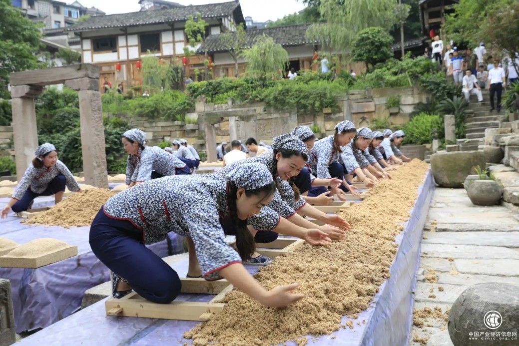  妙齡少女的赤足踩曲，永隆裕續(xù)寫醬香傳奇