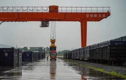 中老鐵路開(kāi)通半年客貨運(yùn)量強(qiáng)勁增長(zhǎng)