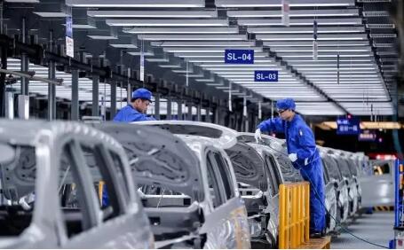 促消費政策持續(xù)發(fā)力 汽車產(chǎn)銷重回正增長