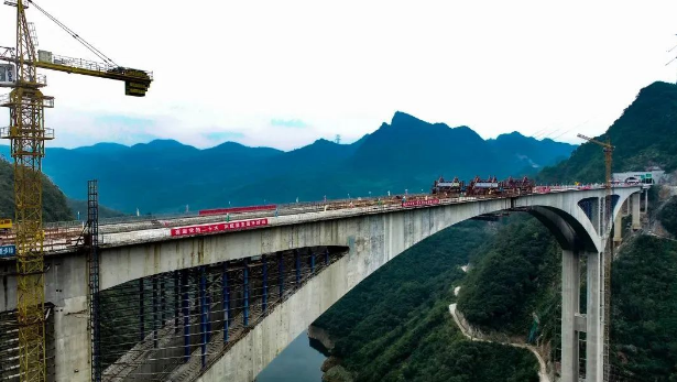 世界最大跨徑空腹式剛構(gòu)橋梁！貴州甘溪特大橋合龍