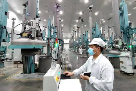 顆粒硅規(guī)模化量產(chǎn)達(dá)10萬噸級(jí)，光伏生產(chǎn)工藝技術(shù)獲突破