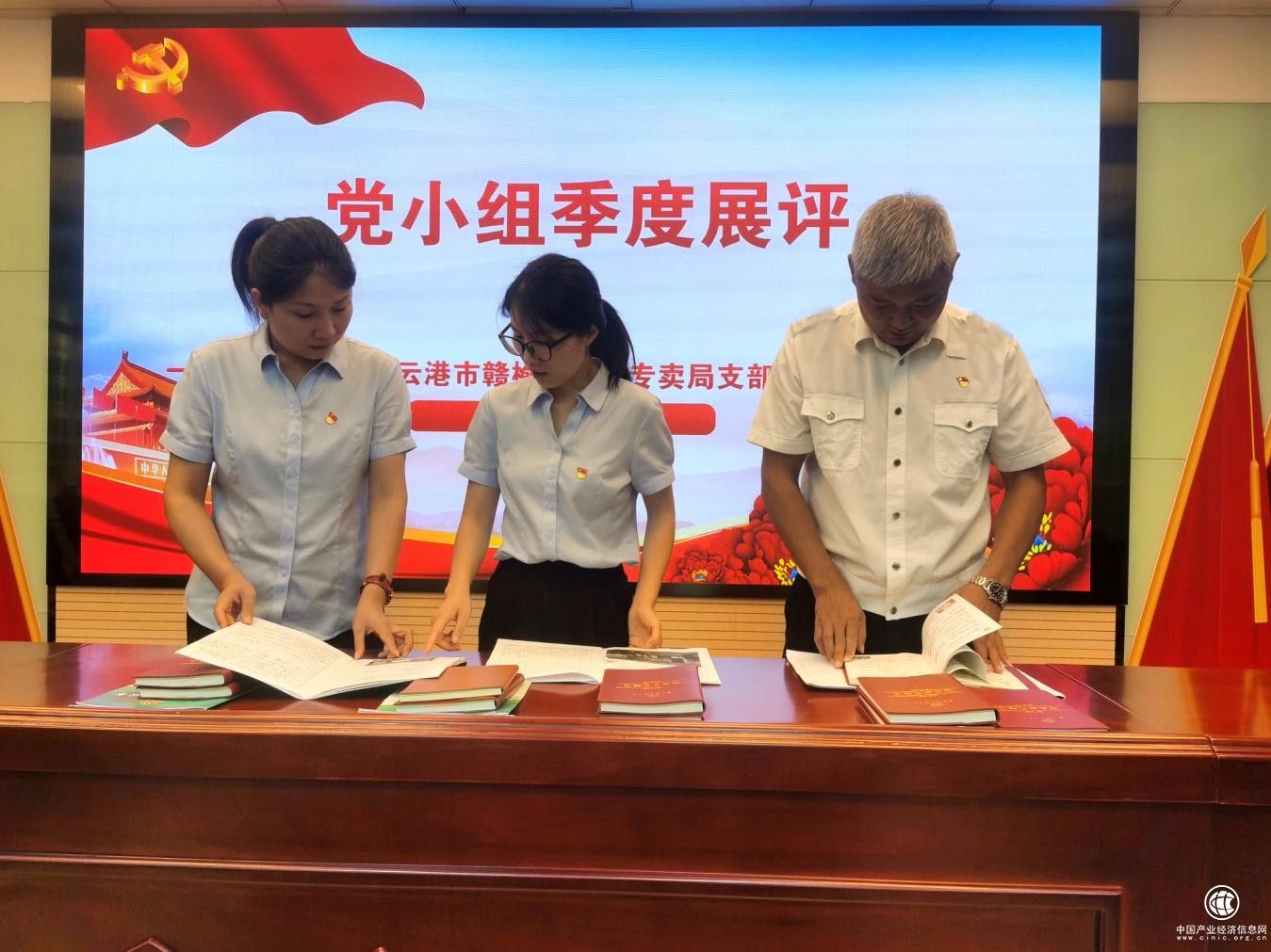 建立黨小組“三位一體”新機制  助推黨支部標(biāo)準(zhǔn)化規(guī)范化建設(shè)提檔升級