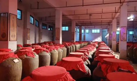 頭部企業(yè)擴產(chǎn)上規(guī)模 醬酒行業(yè)競爭行至中場