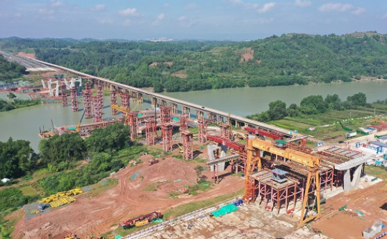 世界最寬橋面！金簡仁沱江特大橋進(jìn)入橋面主體架設(shè)階段