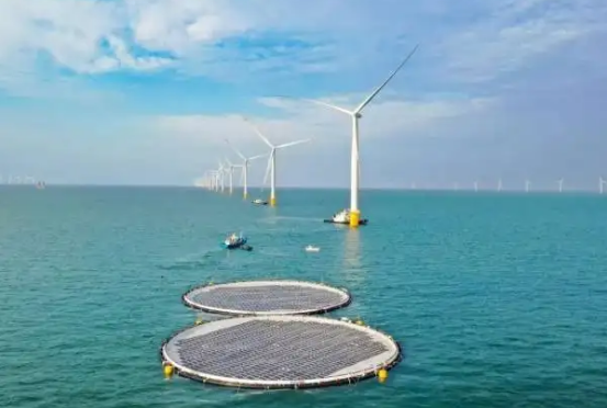 全球首個(gè)深遠(yuǎn)海風(fēng)光同場(chǎng)漂浮式光伏項(xiàng)目成功發(fā)電