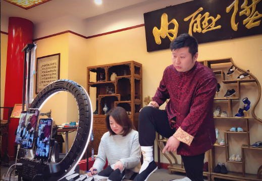 花式跨界、借力平臺(tái)…老品牌“在線”越活越年輕