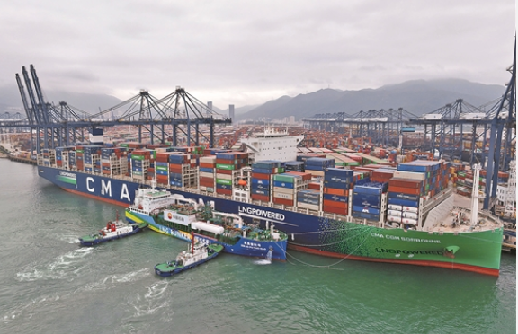 中國石油首次實現(xiàn)海上LNG“船對船”同步加注作業(yè)