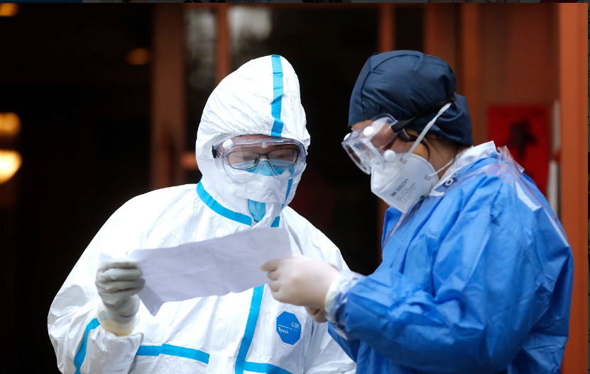 糾偏長(zhǎng)期封控、嚴(yán)處核酸造假、加快老年人疫苗接種……國(guó)務(wù)院聯(lián)防聯(lián)控機(jī)制權(quán)威回應(yīng)