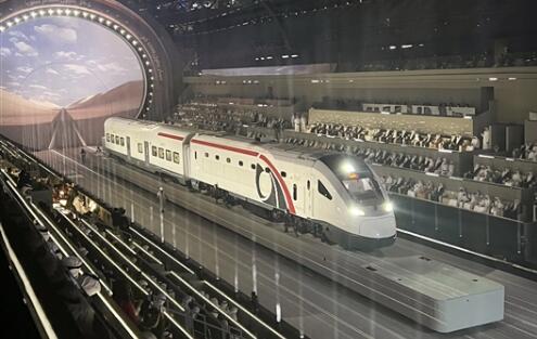 “中國(guó)造”最高速內(nèi)燃動(dòng)車組 阿聯(lián)酋驚艷亮相