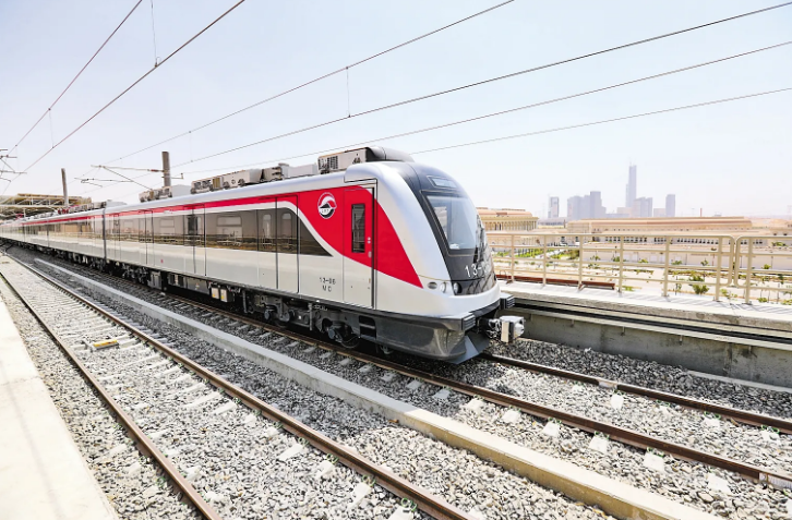 中企承建埃及“齋月十日城”市郊鐵路正式運(yùn)營(yíng)