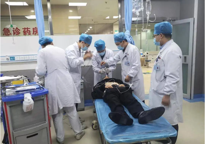 國務(wù)院聯(lián)防聯(lián)控機制權(quán)威回應(yīng)：基層醫(yī)療服務(wù)保障有關(guān)情況