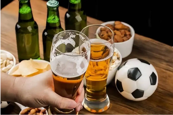 火鍋、啤酒、零食成“看球最佳拍檔”