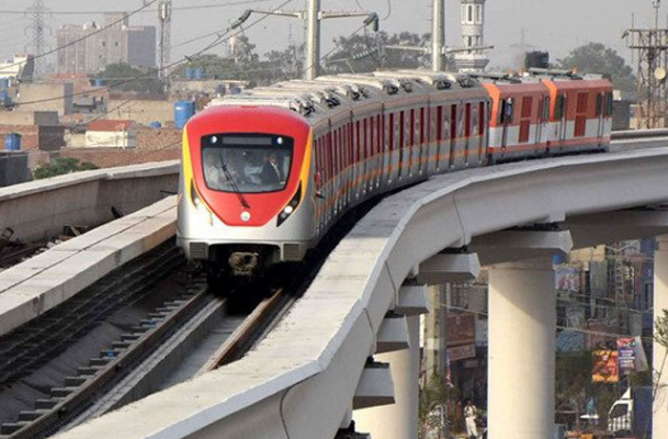 中國(guó)技術(shù)助力巴基斯坦鐵路建設(shè)駛?cè)肟燔?chē)道