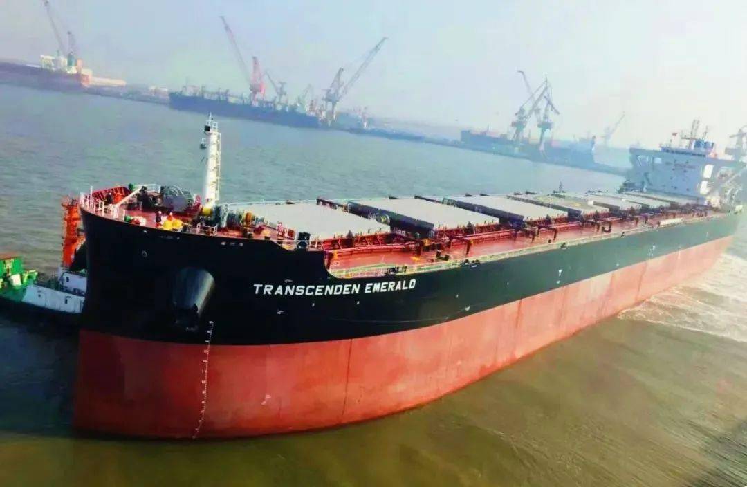 大連造船山船重工交付新年首船 實(shí)現(xiàn)開(kāi)門(mén)紅