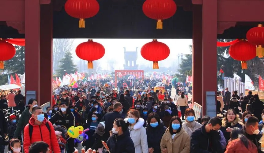 多地春節(jié)假期接待游客人次超去年同期，“老外”愛上中國春節(jié)