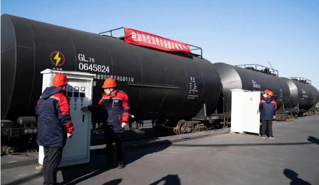 兵器工業(yè)集團自主研發(fā)的新型瀝青罐車助力綠色運輸