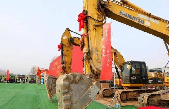 挖掘機(jī)“舞”起來！各地“拼開工”，經(jīng)濟(jì)發(fā)展添活力