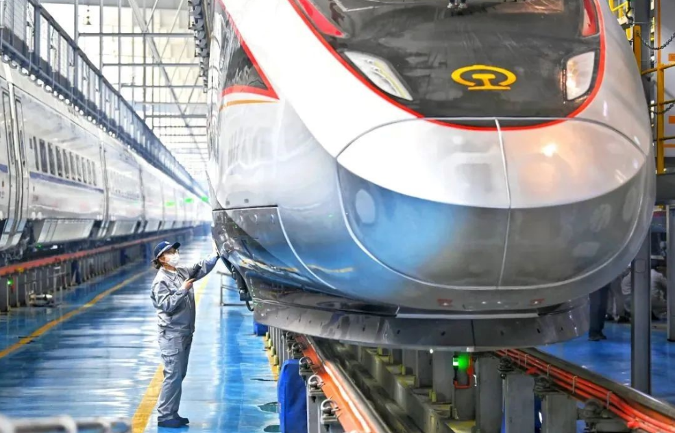 中國中車研制的高寒智能復興號駛向我國最北端