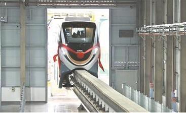 國(guó)內(nèi)首列多適應(yīng)性中運(yùn)量單軌系統(tǒng)車(chē)輛下線(xiàn)