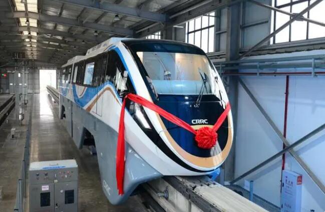 國(guó)內(nèi)首列多適應(yīng)性中運(yùn)量單軌系統(tǒng)車輛在渝下線