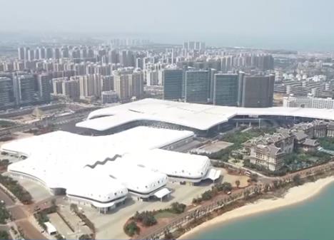 已吸引境內(nèi)外各類采購商團組和特邀嘉賓近4萬人報名 第三屆消博會首批入境展品通關(guān)