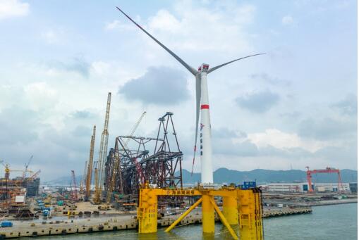 我國首座深遠(yuǎn)海浮式風(fēng)電平臺“海油觀瀾號”啟航