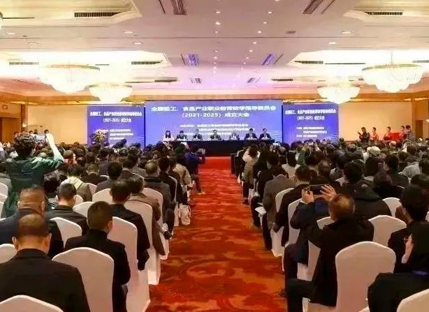 在推動輕工職業(yè)教育高質(zhì)量發(fā)展的新征程上奮勇前進