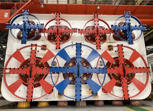 世界首例大斷面矩形曲線頂管機“桐城先鋒號”順利始發(fā)