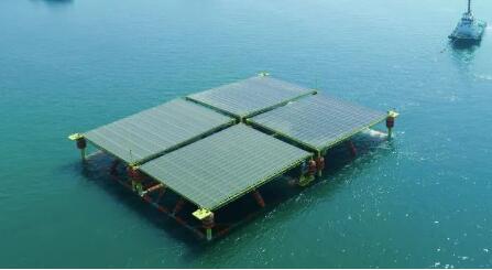 我國首個自主知識產權半潛式海上漂浮式光伏發(fā)電平臺交付