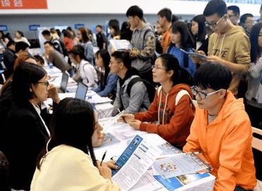 推動國有企業(yè)吸納高校畢業(yè)生就業(yè) 引進(jìn)更多高素質(zhì)人才