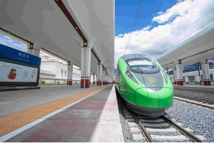 “復(fù)興號”將駛上青藏鐵路 “神奇天路”提質(zhì)升級再創(chuàng)奇跡