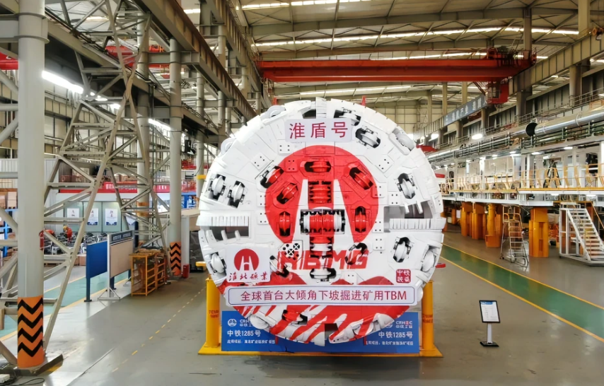 從盾構(gòu)機、挖泥船到智能拖拉機，體驗中國智造之美