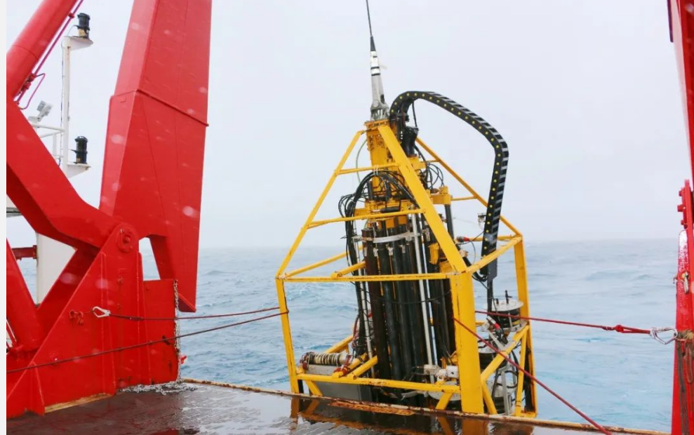 刷新紀錄！中國五礦自主研制的深海巖心取樣鉆機取得重大突破