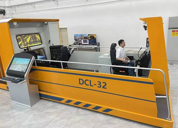 國內(nèi)首臺套大型養(yǎng)路機械實訓系統(tǒng)落地國家能源集團