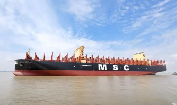 中國(guó)船舶滬東中華自主研發(fā)設(shè)計(jì)的超大型集裝箱船系列3號(hào)船交付